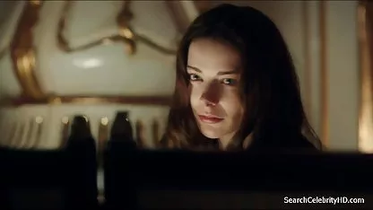 Il finit presque par pleurer à cause de la baise anale dans la salle de bain