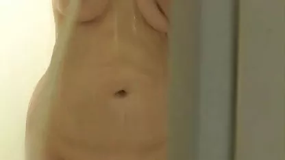 C. Preston jouissant des jambes ouvertes d'une bonne queue