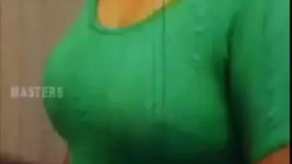 Une teen à gros seins obtient un casting porno scandale