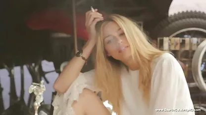 La vérité est que la grand-mère a encore une bonne poussière