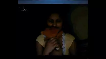 Ma soeur enlève ma culotte pour manger ma chatte