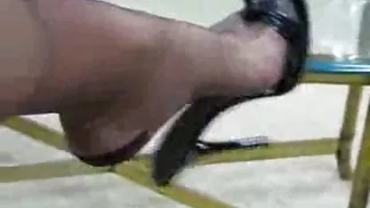 Ma copine est encouragée et me laisse fendre son cul en deux