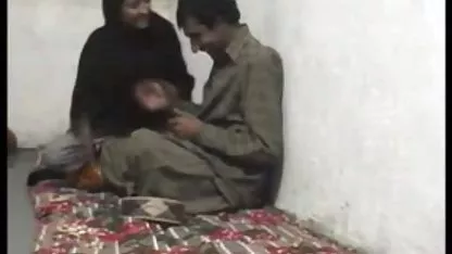 Sa belle-mère l'attendait nue dans son lit ...