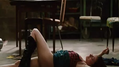 Elle est venue pour un massage et a pris une éjaculation dans sa chatte