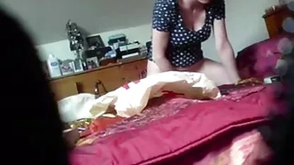 Petite baise le garçon me jette, divise ma chatte en deux