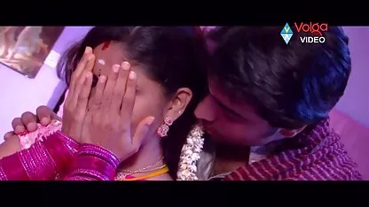 Reste avec la femme qui regarde le coq comme cette salope ..