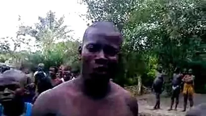 Blonde amateur baisée dans une camionnette en mouvement