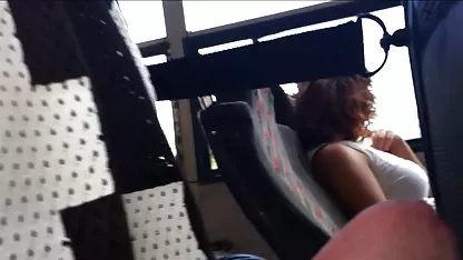 Touche ta collègue, cette salope veut que tu la baises fort