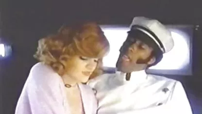 Nourriture chatte énorme que Olivia Austin prend