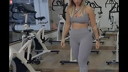 Trio spectaculaire avec Sara Jay et Tiffany Blake