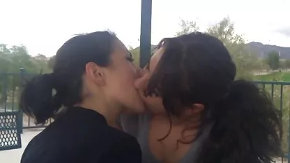 Une putain de POV avec Kianna Dior aux gros seins, allez seins!