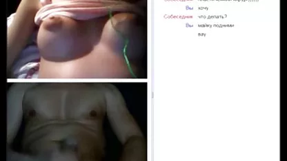 Black Teen baise pour un soin du visage