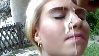 Les deux locataires profitent de la chatte de leur hôtesse