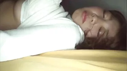 Il remplit la chatte de sperme à la petite amie de sa femme