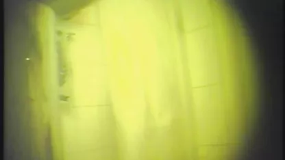 Ma soeur est si sexy en train de dormir qu'elle me rend excitée