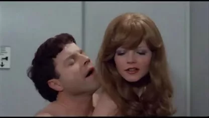 D'abord une chatte nourrir puis une fuck dur