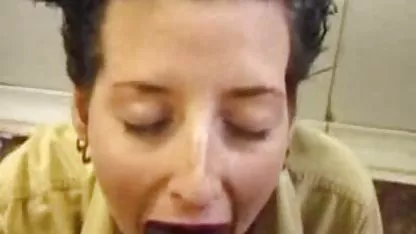 Tant de descente dans la montagne la rend trop excitée