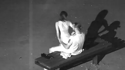 Baiser avec une asiatique aux gros seins hors du commun