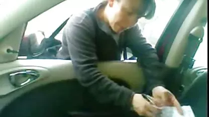 Gina Gerson mange la chatte de son amie Nicole Vice