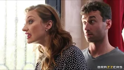 Un jouet pour son vagin et une bite pour son cul, cette salope