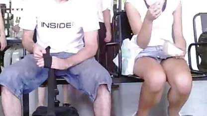 Le dernier petit chien dans les airs avant de passer à l'autel: Vaya golfa