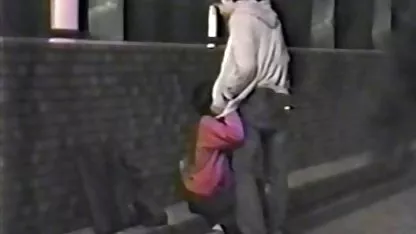 Trois jolies copines se mangent la chatte au spa