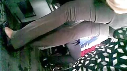 Des salopes baisent avec des strip-teaseuses