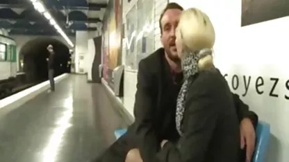 Chatte, si c'est ma tante qui est nue dans ma chambre