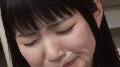 Jassie obtient tout cela par la bouche et la chatte