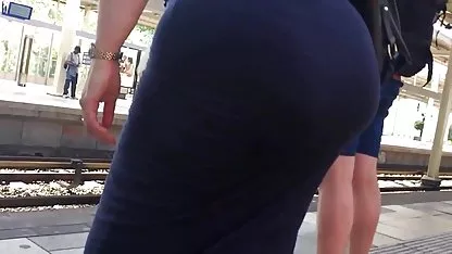 Putain, je me lève et voilà mon cousin à moitié nu