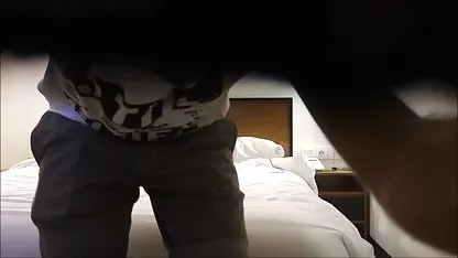 Je donne un massage à maman, chaque fois qu'elle a les plus gros seins