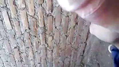 Seins géants matures se masturbant