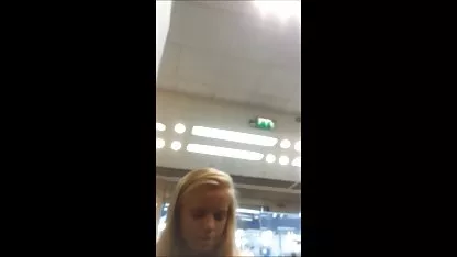 Je baise ma soeur obtenir un énorme gode