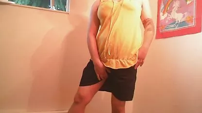 Depuis l'aube on se croirait, au moins cette petite salope