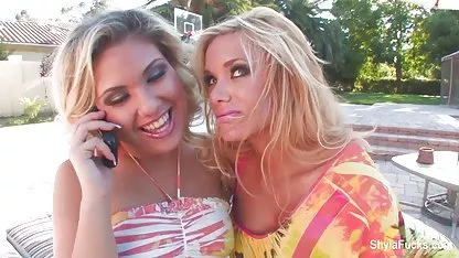 Jessa Rhodes et Abigail Mac baisent très excitées!