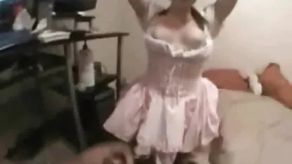 La prof baise sa jeune étudiante d'une vingtaine d'années