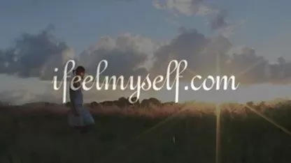 Le webcameur Karma Rx se masturbe avec envie