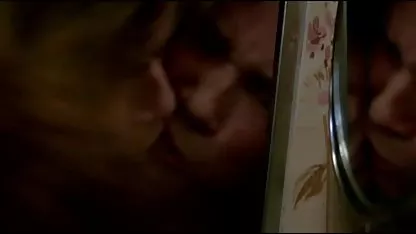 Maman arrive et elle attrape mon copain et moi se faire baiser