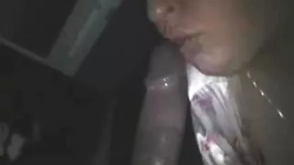 Petits repas que maman fait dans la cuisine en marbre