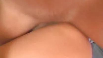 Nous prenions un bain quand elle m'a montré sa chatte