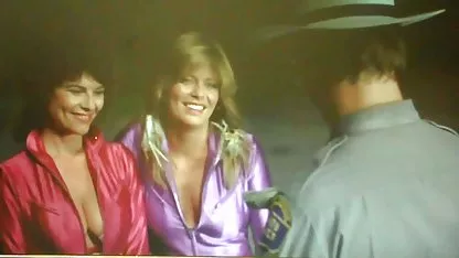 Quelques ânes vicieux d'université seuls pour lui