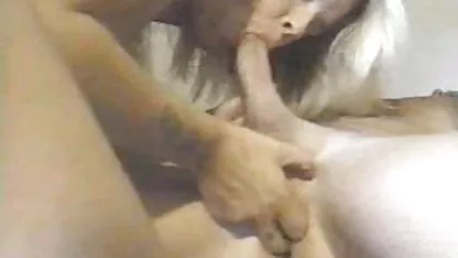 La sécurité se fait prendre en train de voler et le baise pour lui pardonner