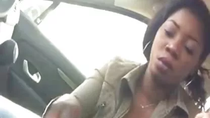 L'infirmière me met à tirer, je vais baiser