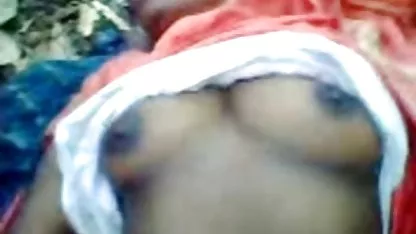 La belle Leah Gotti séduit et baise ce photographe