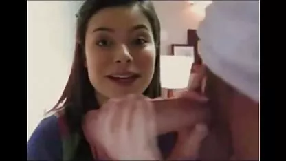 Enseigne à son ami les nouveaux piercings des mésanges