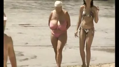 Chauffés au soleil, les cousins ​​le mangent à l'extérieur