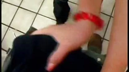 Partager une copine avec la salope de sa copine: quel morbide