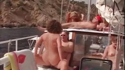 Enregistrement de culs de filles sur la plage de Barcelone, quelles tantes